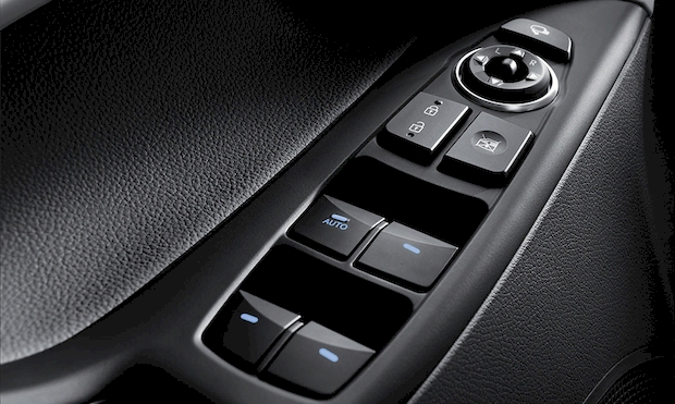 Функциональные кнопки на двери Hyundai Elantra 2015