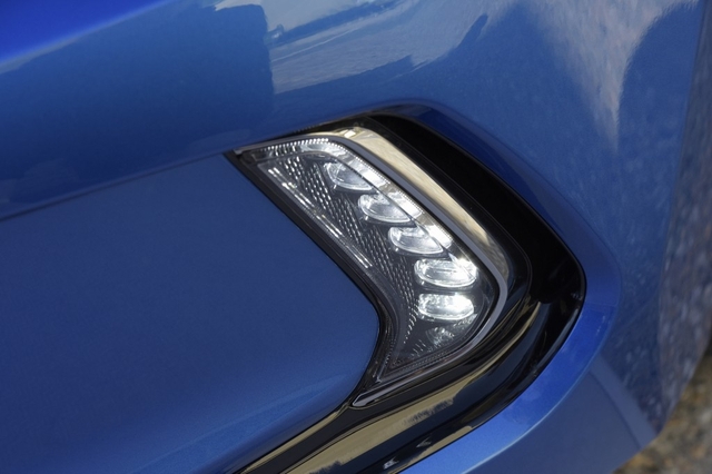 Светодиодные фонари обновленной Hyundai Elantra-2016