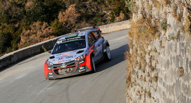 Автомобиль Hyundai на трассе WRC-2016 Ралли Монте-Карло
