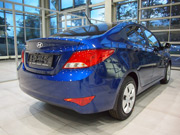 Фото кормы Hyundai Solaris синего цвета кузова
