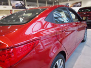 Фото боковины Hyundai Solaris в кузове красного цвета