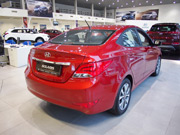 Фото багажника Hyundai Solaris красного цвета