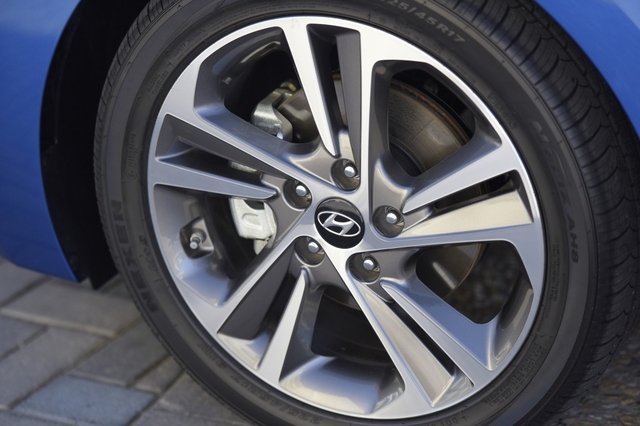 Колесные диски новой Hyundai Elantra-2016