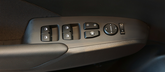 Фото кнопок закрывания стекол на ручке двери Hyundai Соляриса второго поколения