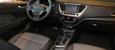 Фото центральной панели и рулевого колеса Hyundai Соляриса второго поколения